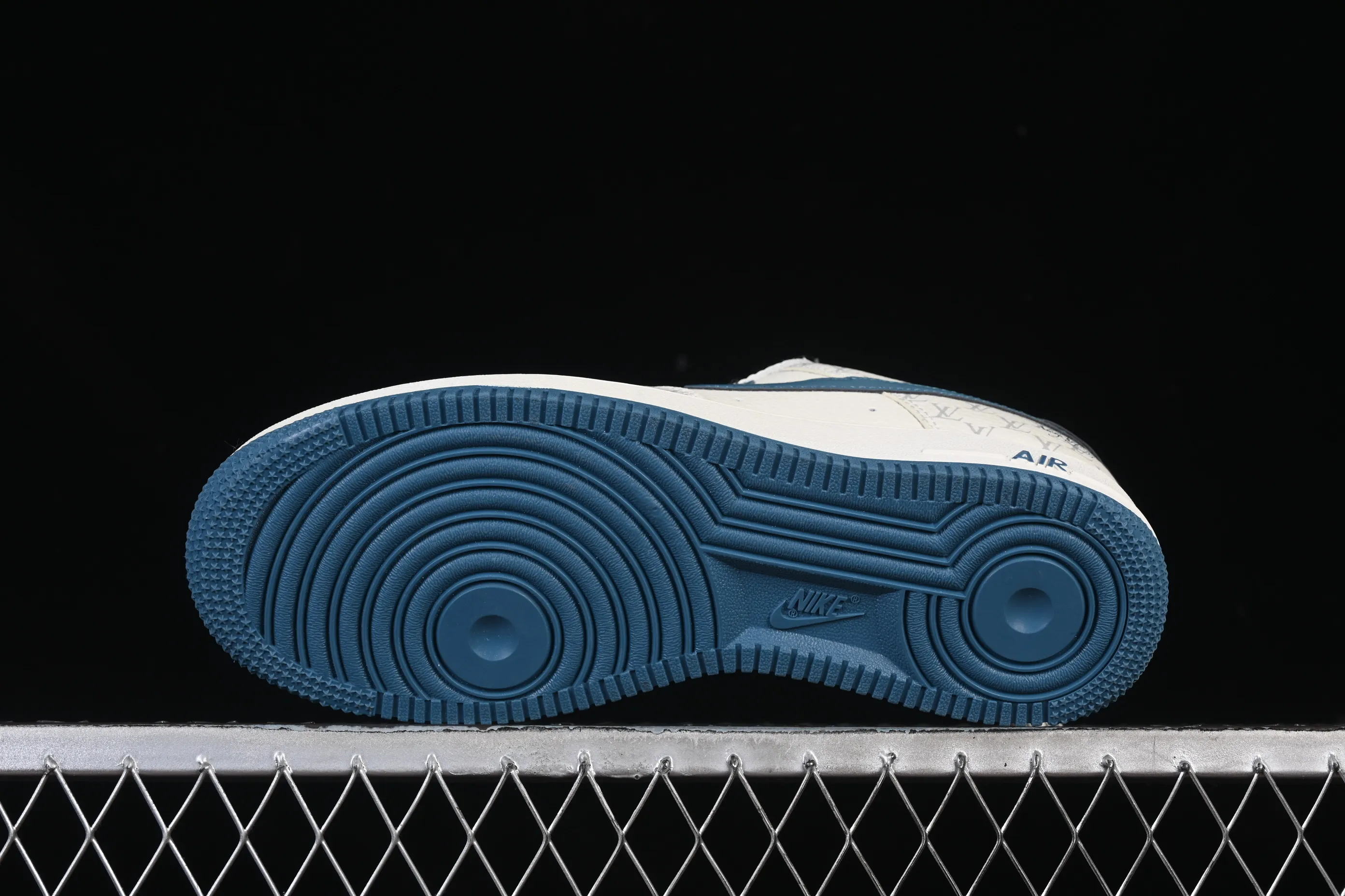 All categories Nk Air Force 1 Air Force series Nk Air Force 1 Low Air Force low-top Nike Air Force 1'07 Low LV joint Gulf blue print Air Force 1 low-top casual sneakers BZ6880-105